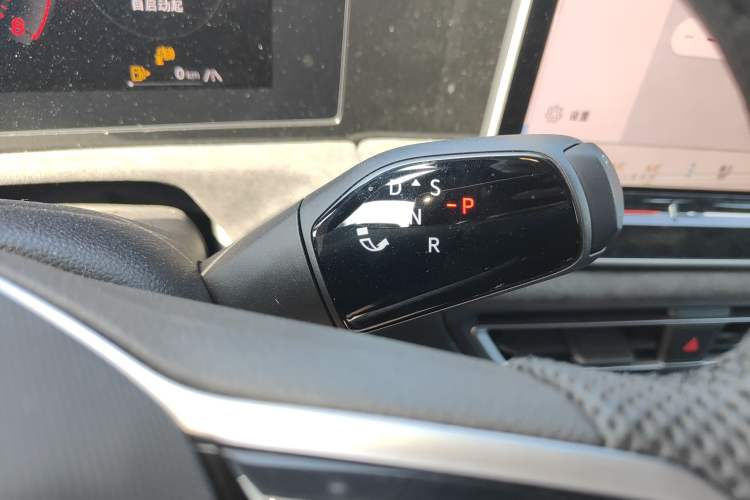 Used Volkswagen Tiguan L 2024 PRO 380TSI Four-Wheel Drive R-Line Prestige Edition Gear Lever