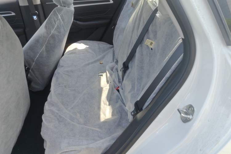 Used Geely Auto Emgrand 2026 Model 4th Generation 4 Millionth Anniversary Edition 1.5L CVT Feiyue Edition Left Rear Seat