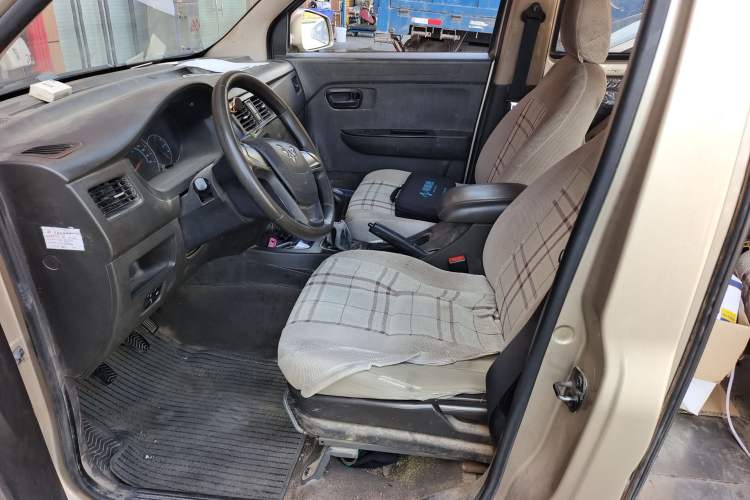 Used Wuling Rongguang V 2016 1.5L Standard Version
