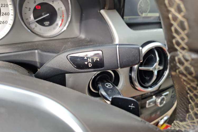 Used Mercedes-Benz GLK-Class 2013 GLK 300 4MATIC Dynamic Sunroof Model
