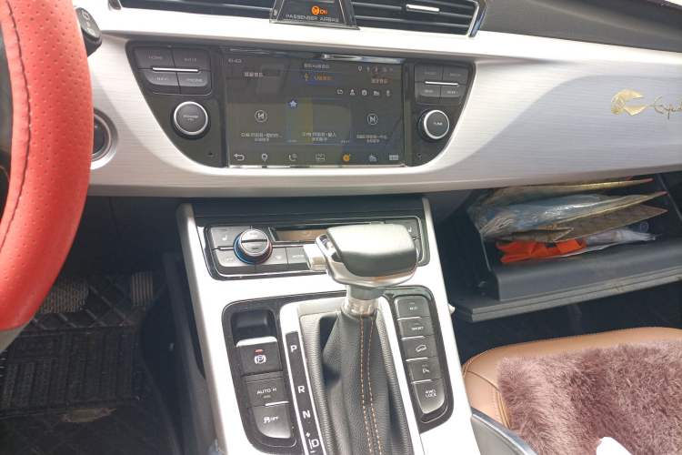 Used Geely Auto Emgrand X7 Sport 2016 1.8TD Automatic All-Wheel-Drive ZhiZun Edition Audio And AC Panel