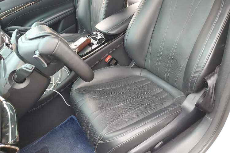 Used IM L7 2022 Pro Model Left Front Seat