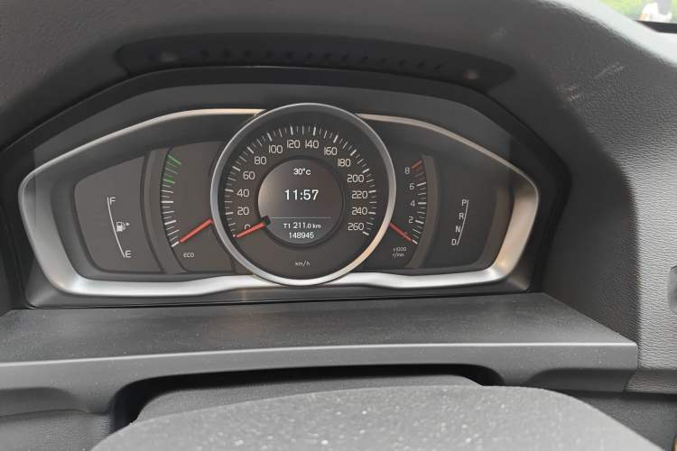 Used Volvo S60 2015 S60L 2.0T Zhiyuan Edition