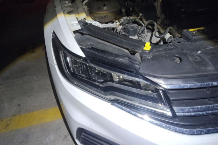 Used Volkswagen Bora  Right Front Headlight