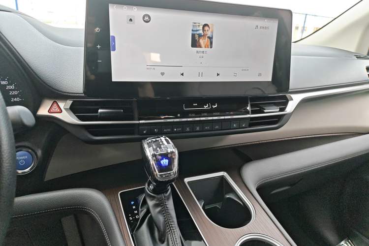 Used Toyota Granvia 2023 2.5L Hybrid Luxury Edition Audio And AC Panel