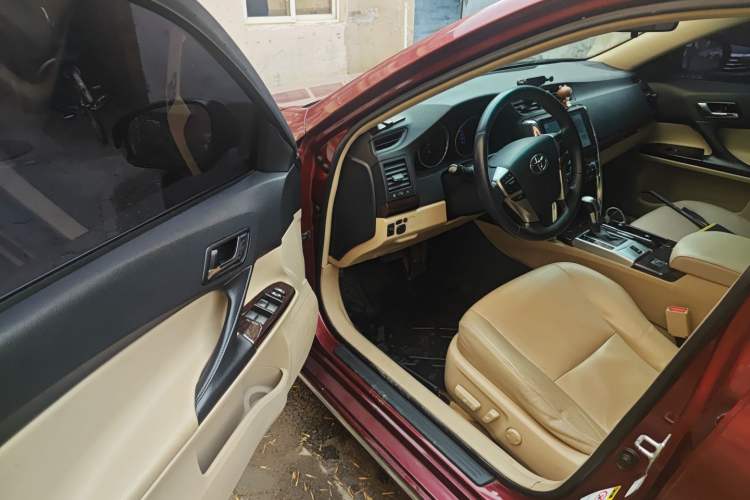 Used Toyota Reiz 2012 2.5V Fengdu Elite Stylish Edition Interior 3