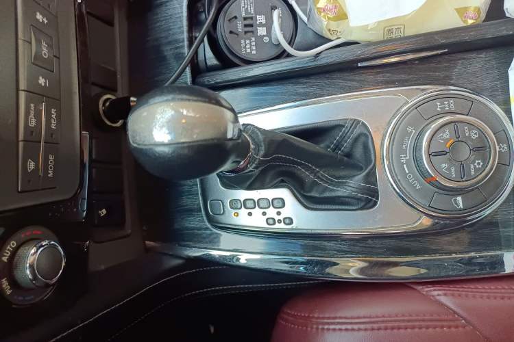 Used Nissan Patrol  Gear Lever