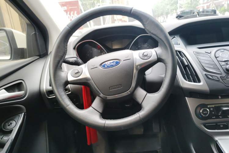 Used Ford Focus 2012 Hatchback 1.6L Automatic Fashion Edition Steering Wheel