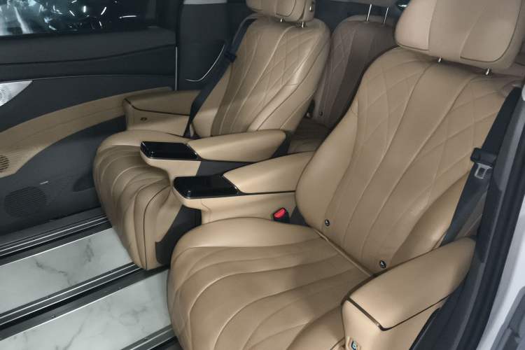 Used Denza D9 2022 DM-i 970 Four-Wheel Drive Flagship Model