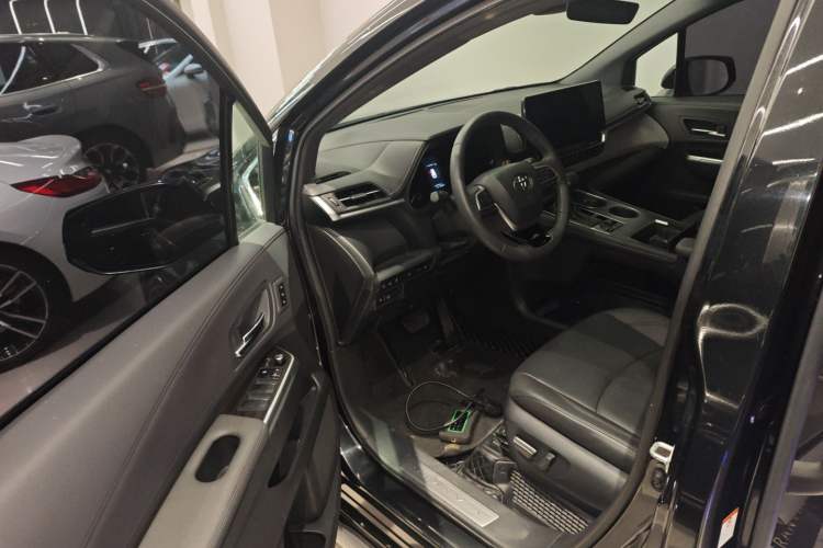 Used Toyota Granvia 2023 2.5L Hybrid Prestige VIP Edition