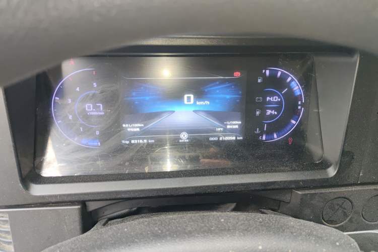 Used Dongfeng Yufeng 2021 2.0T Value Edition Van Long Wheelbase High Roof 3-Seater China VI Standard D20
