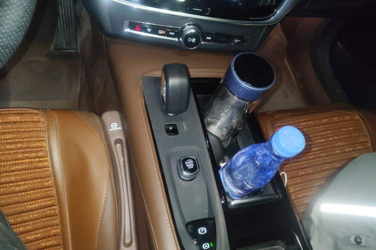 Used Volvo S90 New Energy 2023 T8 Plug-in Hybrid All-Wheel Drive Long-Range Zhiyi Luxury Edition Gear Lever