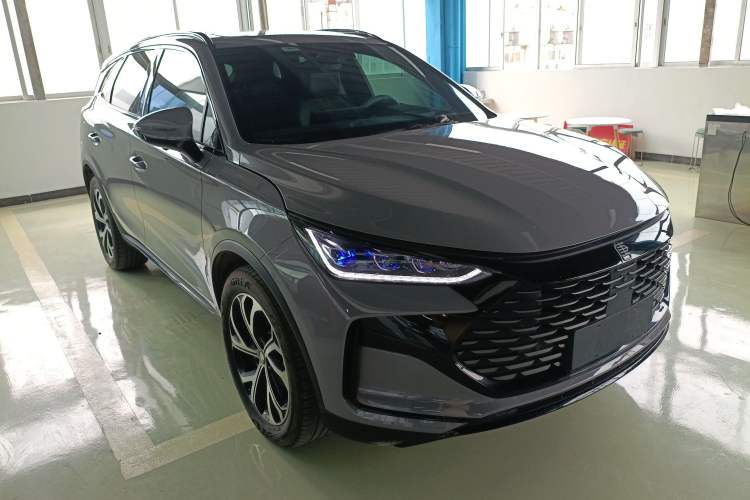 Used BYD Tang New Energy 2025 DM-i 115KM Flagship Model Front Right 45 Deg