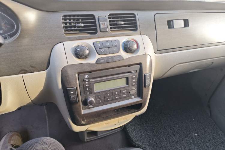 Used JAC Group Refine 2011 2.4L Government Procurement Version Manual Luxury Trim
