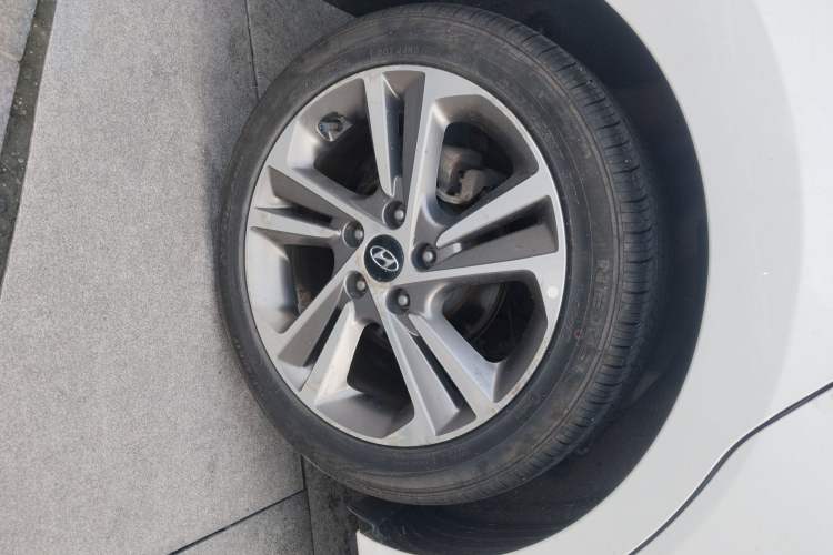 Used Hyundai Elantra (6th Generation / Lingdong) 2016 1.6L Automatic ZhiXuan – Elite Version Right Front Wheel Hub