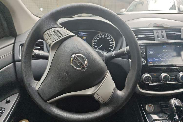 Used Nissan Tiida 2016 1.6L CVT Cool Dynamic Edition