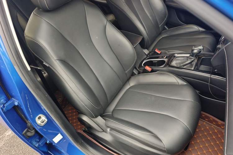 Used Roewe i5 2020 1.5L Automatic 4G Connect Luxury Flagship Edition
