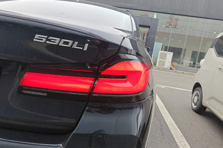 Used BMW 5 Series 2022 Second Facelift 530Li Leading Edition M Sport Package
