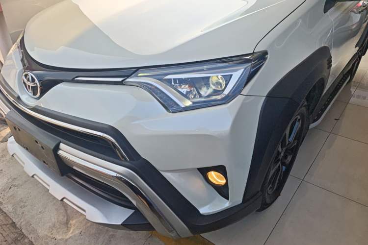 Used Toyota RAV4 2019 2.0L CVT Two-Wheel Drive Fashion X Limited Edition China VI Standard