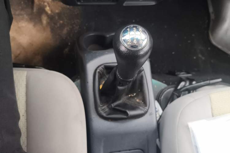 Used Jinbei Hiace X30 CNG 2023 1.5L Natural Gas Super-Enjoyment Passenger Van 5/6/7 Seats No Air Conditioning SWCC15M
