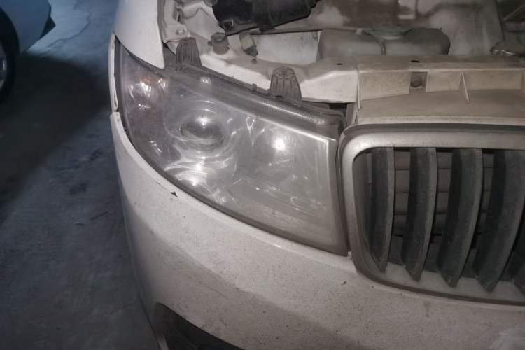 Used Sunlong DST 5 2021 All-Electric Van with 41.86 kWh Right Front Headlight