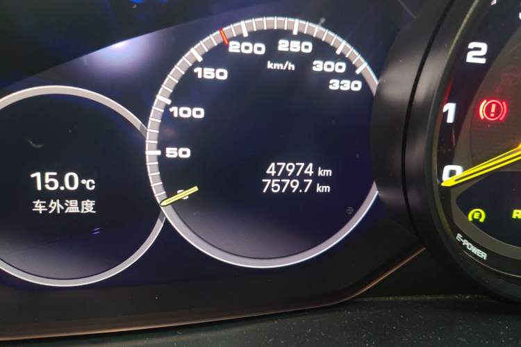 Used Porsche Cayenne E-Hybrid 2023 Cayenne E-Hybrid 2.0T Platinum Edition Odometer Close Up