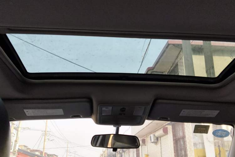 Used FORTHING Joyear X5 2013 1.6L Manual Luxury Model China IV Standard
