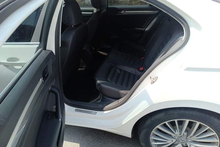 Used Volkswagen Lamando 2015 280TSI DSG Luxury Edition
