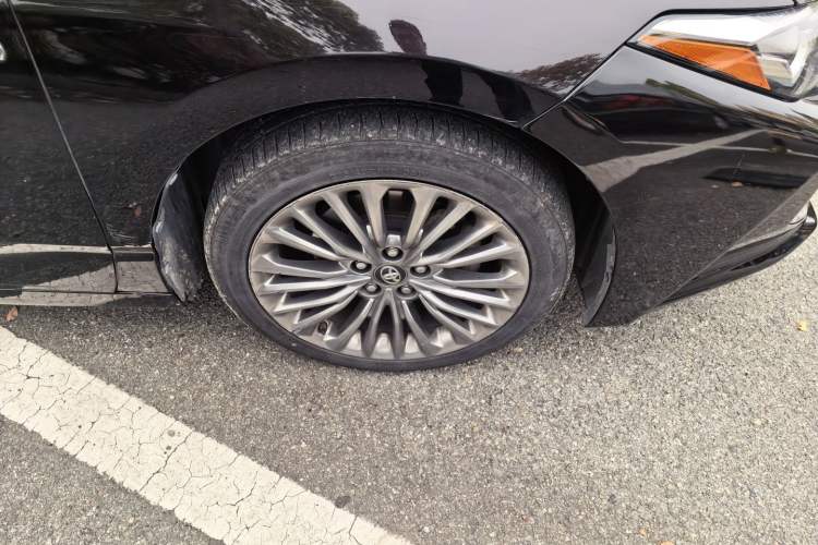 Used Toyota Avalon 2019 Dual-Engine 2.5L XLE Prestige Version China VI Standard Right Front Wheel Hub