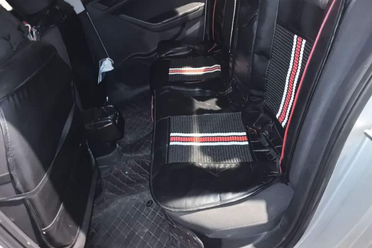 Used Volkswagen Jetta 2015 Value Edition 1.6L Manual Fashionable Style Left Rear Seat