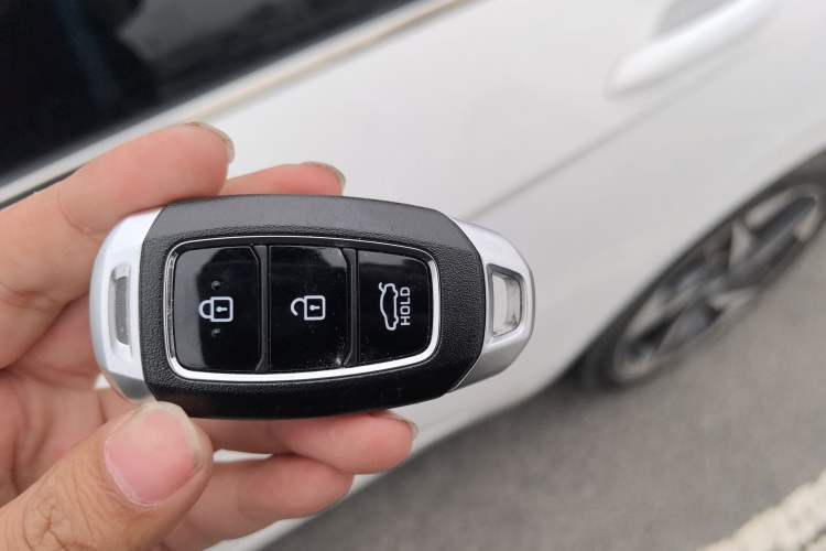 Used Hyundai Elantra 2022 1.5L CVT GLX Elite Edition Vehicle Key