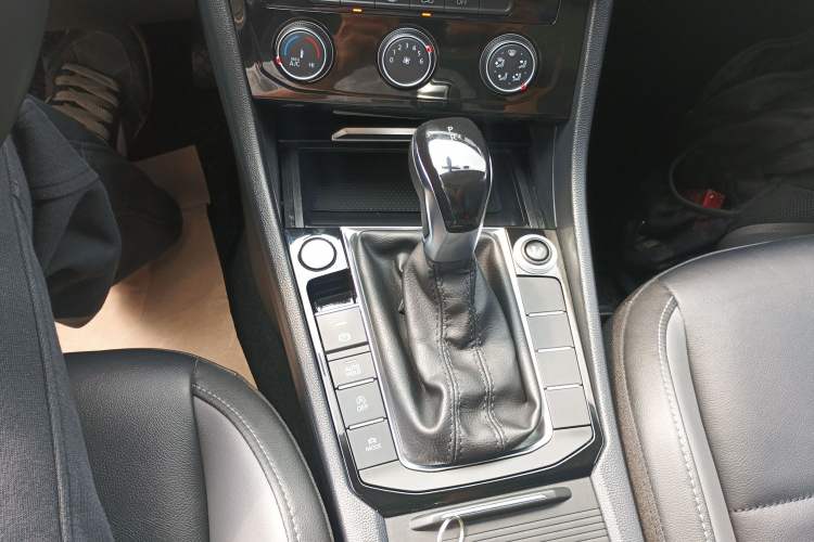 Used Volkswagen Sagitar 2020 280TSI DSG Comfort Version China VI Standard Gear Lever