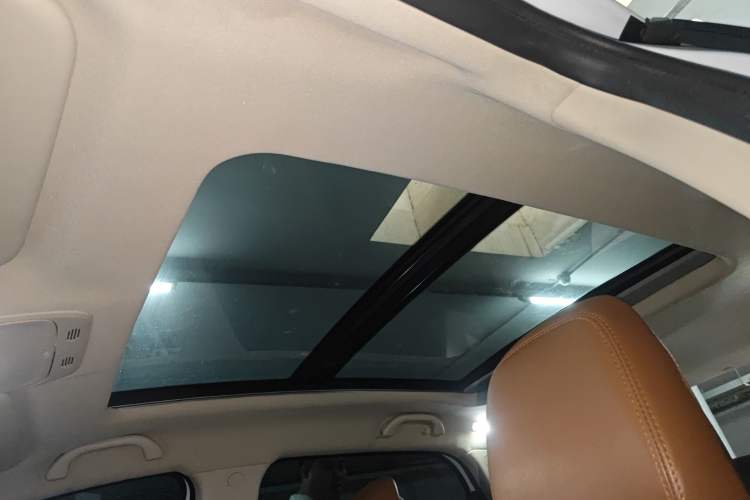 Used Soueast DX7 2015 1.5T Manual Luxury Model
