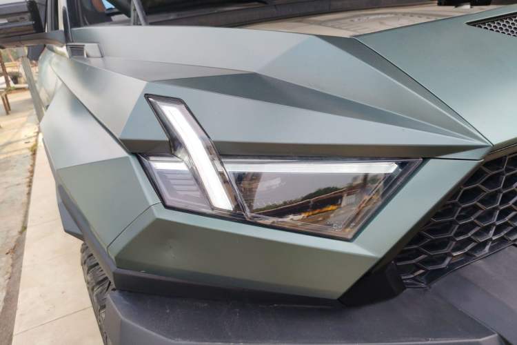 Used Brave warrior 917 2023 Range-Extended Founder Edition Right Front Headlight