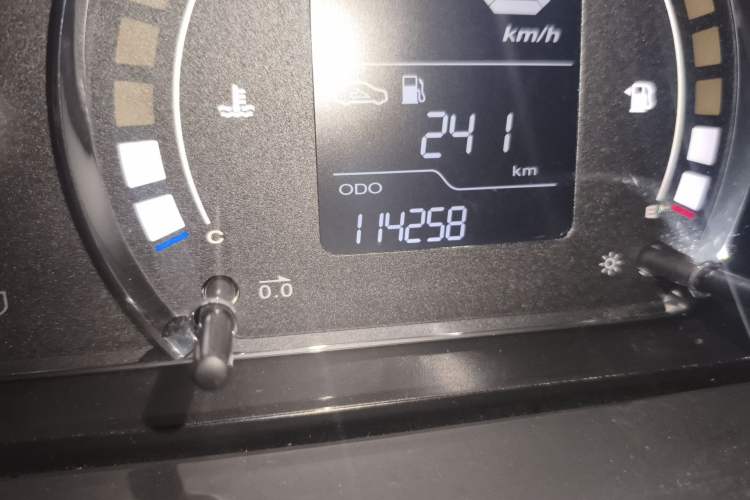 Used Roewe 350 2015 1.5L Manual Luxury Sunroof Edition Odometer Close Up