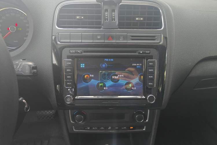 Used Volkswagen Polo 2014 1.6L Automatic Comfort Edition Audio And AC Panel