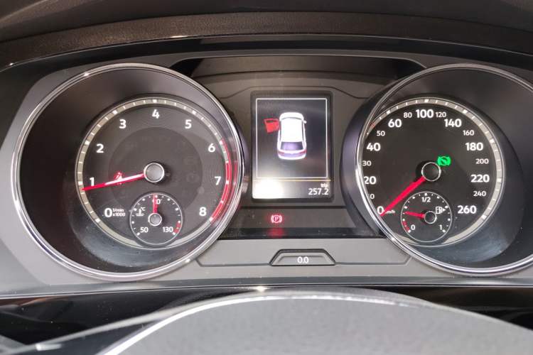 Used Volkswagen Tiguan L 2019 330TSI Automatic Two-Wheel Drive Panoramic Comfort Edition China V Standard Instrument Cluster