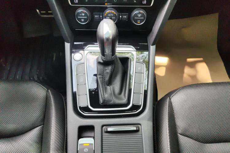 Used Volkswagen FAW-Volkswagen CC 2019 330TSI Glamour Edition China V Standard Gear Lever