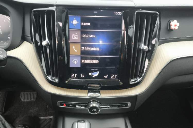 Used Volvo XC60 2020 T5 4x4 Smart Luxury Edition Audio And AC Panel