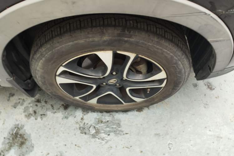 Used Soueast DX7 2015 1.5T Manual Luxury Model Right Front Wheel Hub