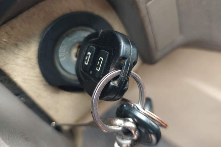 Used Foton MP-X E 2014 2.0L Wealth Express Classic Edition Basic Configuration with 4Gi-VVT
