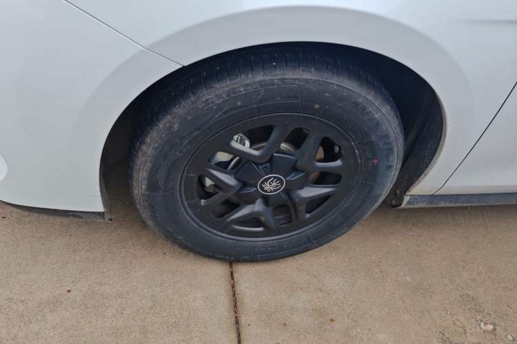 Used BYD Qin PLUS 2025 DM-i Smart Drive 55KM Leading Model Left Front Wheel Hub