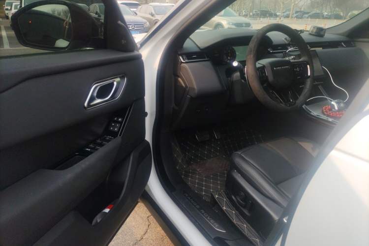 Used Land Rover Range Velar 2025 Dynamic SE Driver Seat