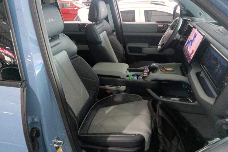 Used Formula Leopard Leopard 5 2023 Navigator Edition