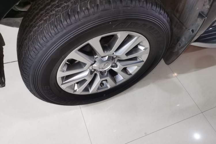 Used Toyota Prado 2018 3.5L Automatic TX-L Left Front Wheel Hub