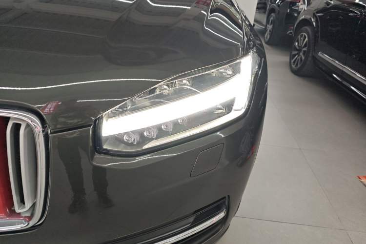 Used Volvo XC90 New Energy 2019 E-Drive Hybrid T8 Luxury Edition 7-Seater China V Standard