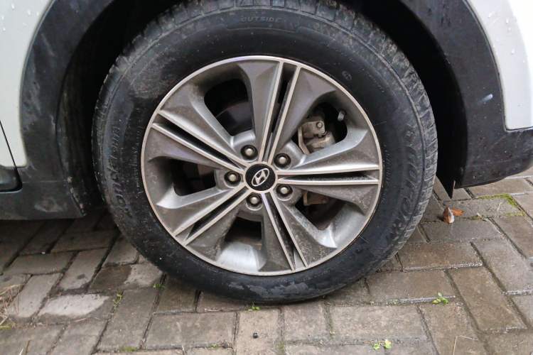 Used Hyundai ix25 2015 1.6L Automatic Two-Wheel Drive Smart GLS Trim Right Front Wheel Hub