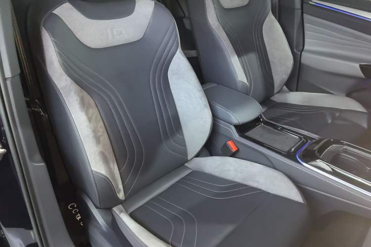 Used Volkswagen ID.4 CROZZ 2022 Long-Range Lite PRO Edition Right Front Seat