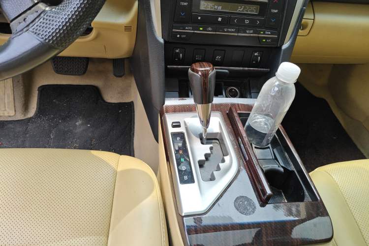 Used Toyota Camry 2015 Dual-Engine 2.5 HG Luxury Navigation Edition Gear Lever