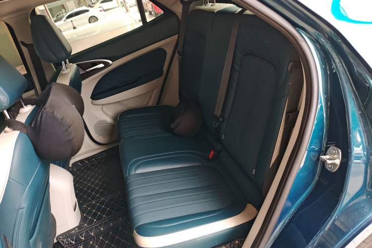 Used ORA Good Cat 2023 401 km Standard Range Comfort Version Lithium Iron Phosphate
